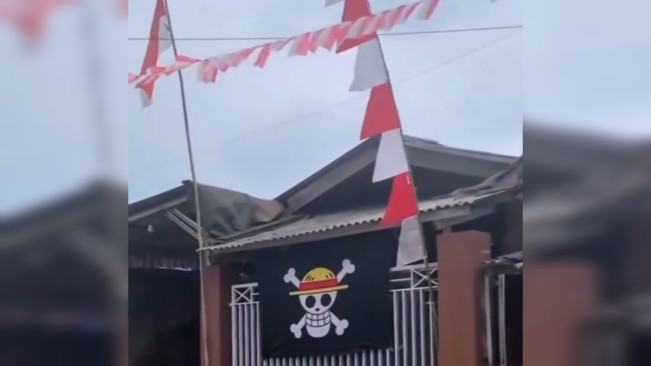 Bendera one piece di rumah warga. [Instagram]